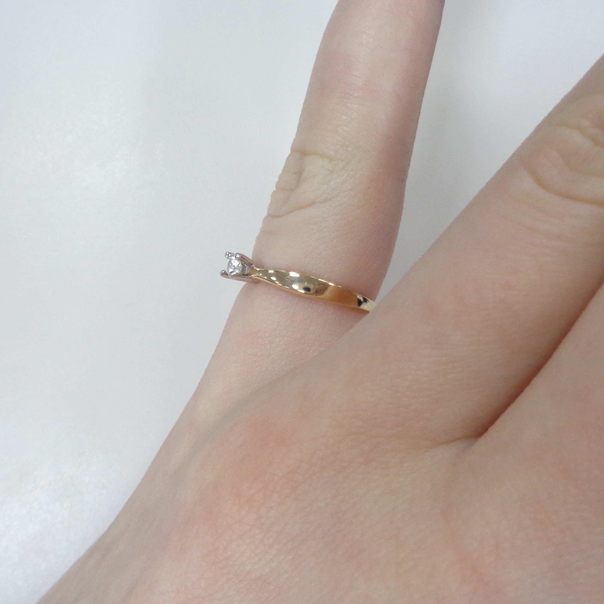 Золотое кольцо 585 пробы; родий; вставки 1 Бр.Кр-57 0,085 3/6А